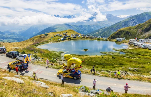 LCL Caravana en los Alpes - Tour de France 2015 — Foto de Stock