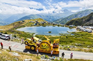 MC Cain karavanda Alps - Tour de France 2015