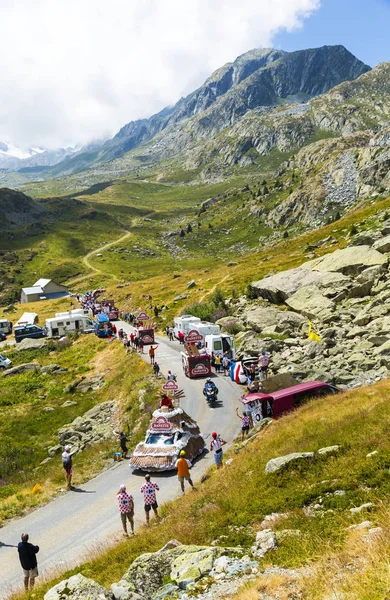 Караван Банетт в Альпах - Тур де Франс 2015 — стоковое фото
