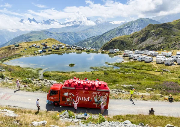 Caravana Vittel en los Alpes - Tour de France 2015 — Foto de Stock