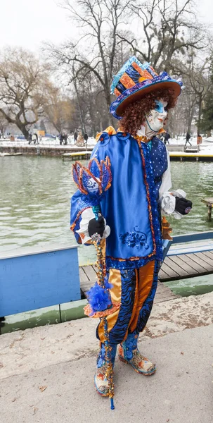 Persoană deghizată Carnavalul venețian Annecy 2013 — Fotografie, imagine de stoc