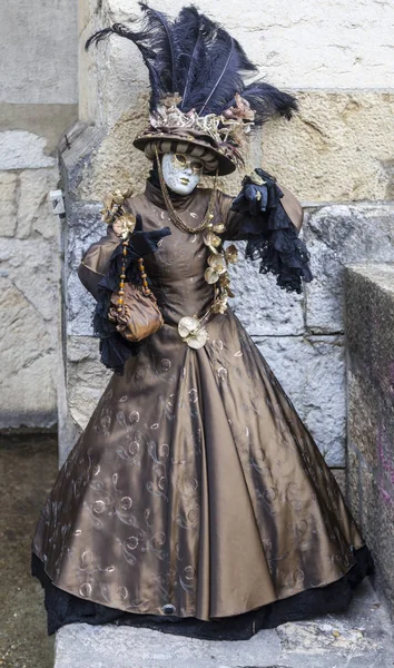 Persona travestita - Carnevale veneziano di Annecy 2013 — Foto Stock