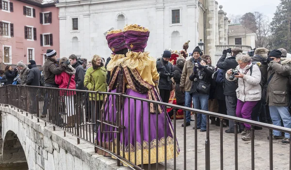 Casal disfarçado - Annecy Venetian Carnival 2013 — Fotografia de Stock