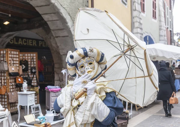 Persona disfrazada - Carnaval veneciano de Annecy 2013 — Foto de Stock