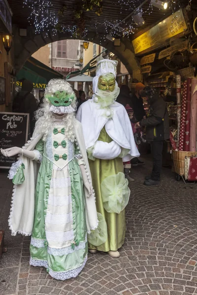 Förtäckt par - Annecy venetianska karnevalen 2013 — Stockfoto