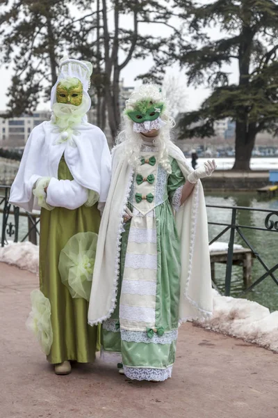 Casal disfarçado - Annecy Venetian Carnival 2013 — Fotografia de Stock