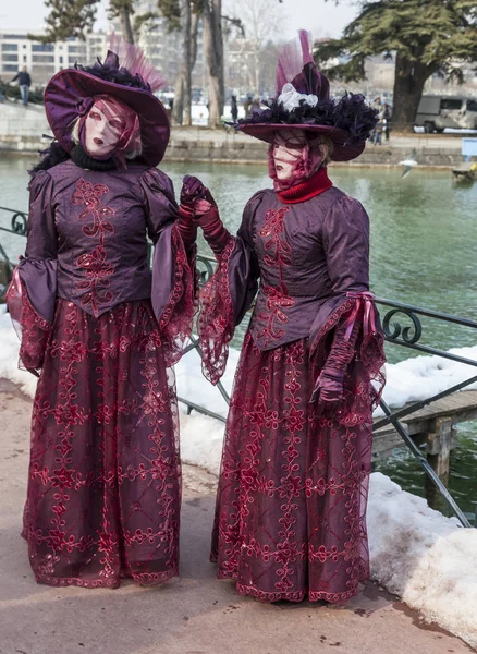 Pareja disfrazada - Carnaval veneciano de Annecy 2013 —  Fotos de Stock