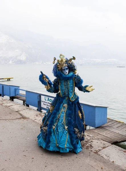 Persona disfrazada - Carnaval veneciano de Annecy 2013 —  Fotos de Stock