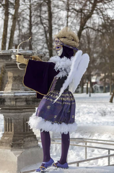 Cupid vermomd persoon - Annecy Venetiaanse carnaval 2013 — Stockfoto