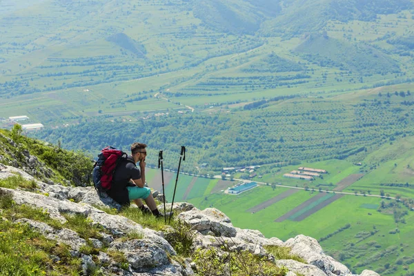 Hiker Resting on Rocks in Mountains — Stock Photo, Image