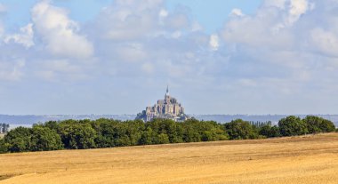 Mont Saint Michel Abbey Normandy, Fransa için uzaktan görünümü