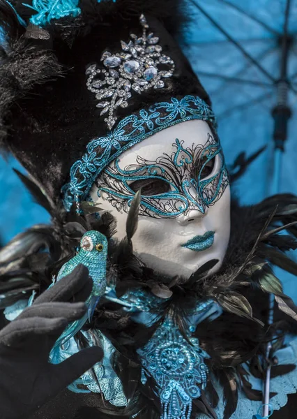Verkapte persoon - Annecy Venetiaanse carnaval 2013 — Stockfoto