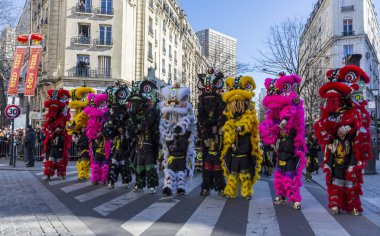 Renkli Çin aslanları - Çin yeni yılı Parade, Paris 2018
