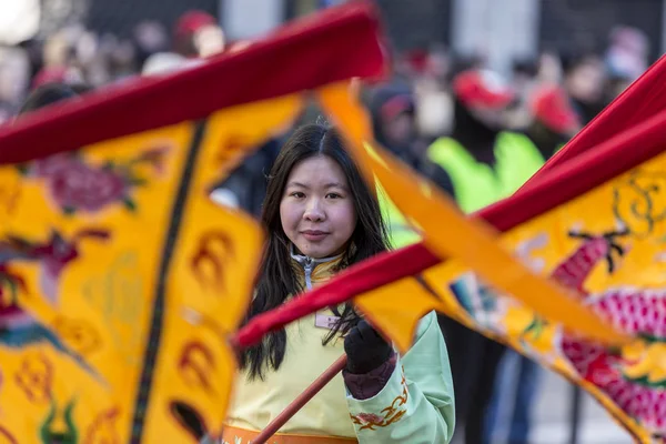 Retrato de chica china - Desfile de Año Nuevo chino, París 2018 — Foto de Stock