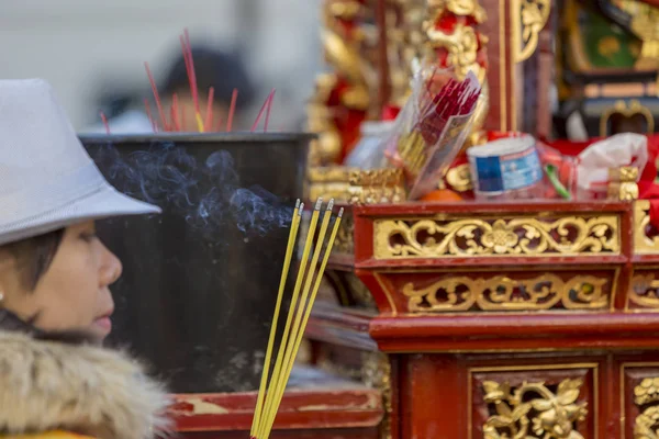 Buddhist Prayer Sticks Burining - Chinese New Year Parade, Paris — Stock Photo, Image