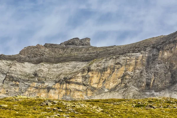 最大級の Troumouse の氷河サーカスの岩壁のディティール ヨーロッパから — ストック写真