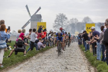 Peloton - Paris-Roubaix 2018