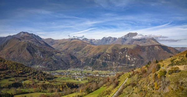 Herbstlandschaft in den Pyrenäen — Stockfoto