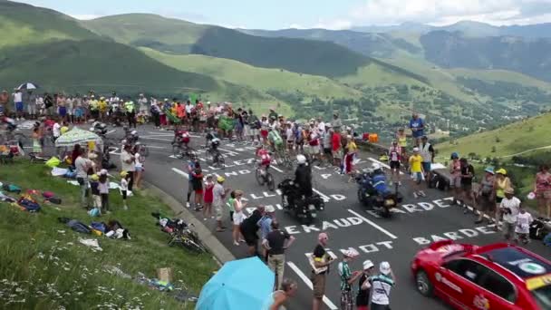 Col Peyresourde France Jul 2014 Peloton Climbing Road Col Peyresourde — 비디오