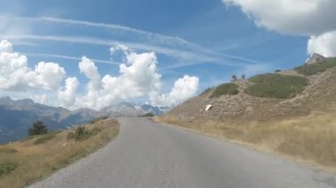 Fransız Alpleri 'ndeki Massif des Cerces' teki Granon Dağı 'na tırmanırken araç görüş açısı vuruldu.