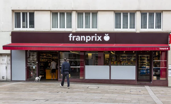 Chartres Frankrike Mars 2020 Människor Går Till Franpix Stormarknad För — Stockfoto