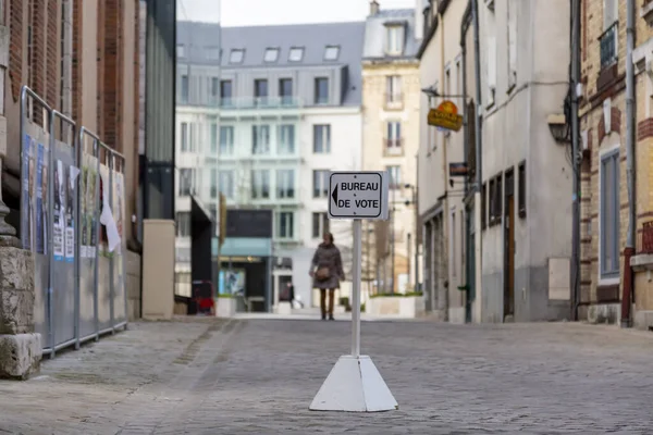 Chartres Frankreich März 2020 Bild Eines Hinweisschildes Einem Wahllokal Frankreich lizenzfreie Stockfotos