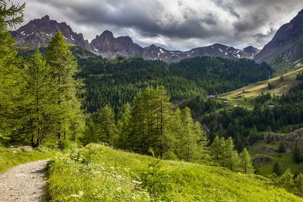 Fußweg Den Alpen Claree Valley Hautes Alpes Nevache Frankreich Hintergrund — Stockfoto