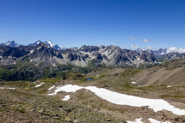 Vista Del Macizo Los Ecrins Fondo Con Los Pequeños Lagos —  Fotos de Stock