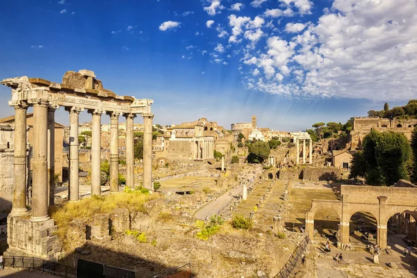 古代ローマのフォーラムやフォロ ロマーノの遺跡 ローマ イタリア — ストック写真