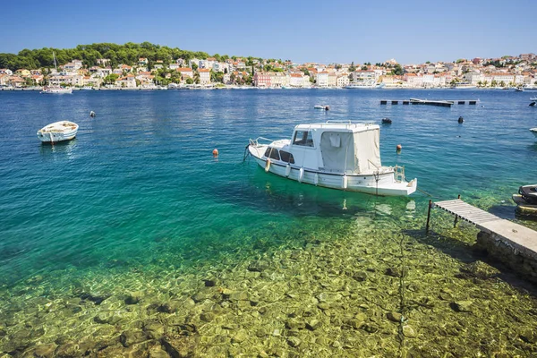 Csizma Kikötve Móló Kikötőjében Losinj Város Horvátország — Stock Fotó
