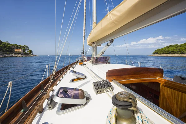 Yacht Bow Mediterranean Sea Middle Sunny Summer Day — Stock Photo, Image