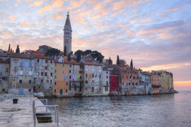 Hırvatistan 'ın Rovinj kentinin deniz manzarası.