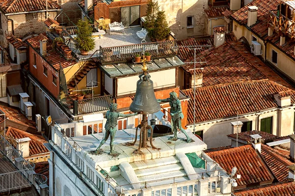 Figuras Bronze Topo Torre Relógio São Marcos Veneza — Fotografia de Stock