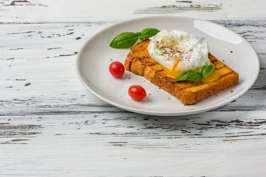 Sebzeli kızarmış ekmek ekmeği. 