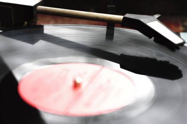 eski el ile radyo radyo kanalları bulmak için bir ölçek ile