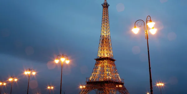 The Eiffel Tower and the area with lanterns — Stock Photo, Image