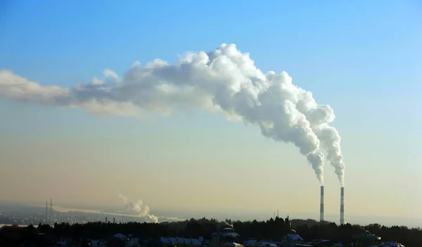 Fumée Une Usine Ville Étendant Travers Ciel Pollue Couche Ozone — Photo