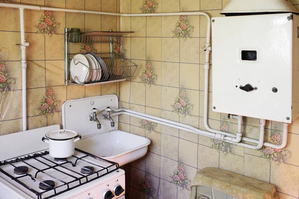 Mutfakta Eski Mobilyalarla Dolu Bir Dairede Eski Mobilyalar — Stok fotoğraf