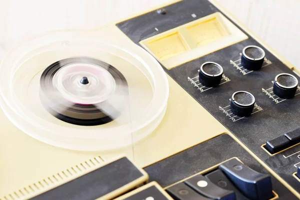 Old Bobbin Tape Recorder Magnetic Tape Wooden Case — Stock Photo, Image