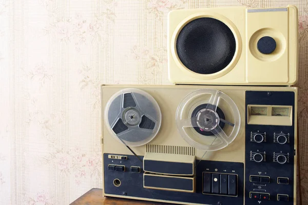 Old Bobbin Tape Recorder Magnetic Tape Wooden Case — Stock Photo, Image