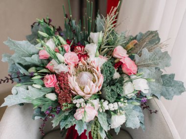 güzel düğün buketi gelin odası içinde  