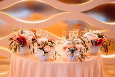 Bir olay partisi için tablo ayarlandı