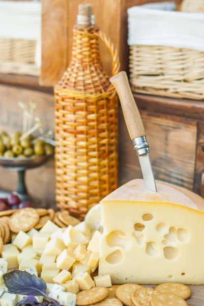 Kaas Fruit Een Prachtig Vintage Versierde Tafel — Stockfoto