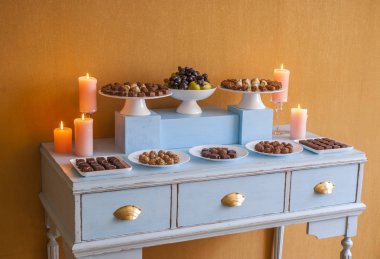 Düğün için tatlı masası.