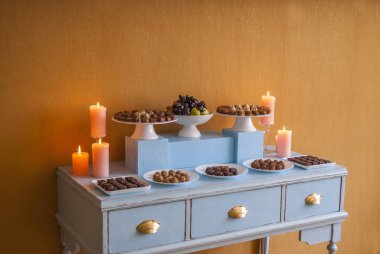 Düğün için tatlı masası.