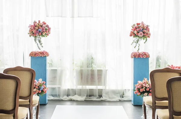 Hermosos Elementos Decoración Diseño Ceremonia Boda Con Arco Diseño Floral —  Fotos de Stock