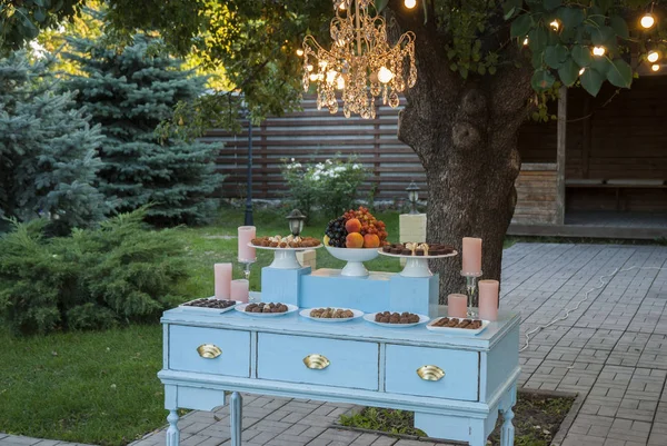 Dessert table for a wedding party — Stock Photo, Image