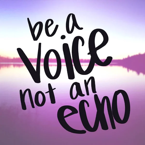 Inspirerande citat - Be a Voice Not An Echo — Stockfoto