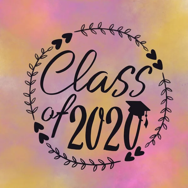 带毕业帽和心形框架的2020届手绘有粉色和橙色背景的框架 — 图库照片
