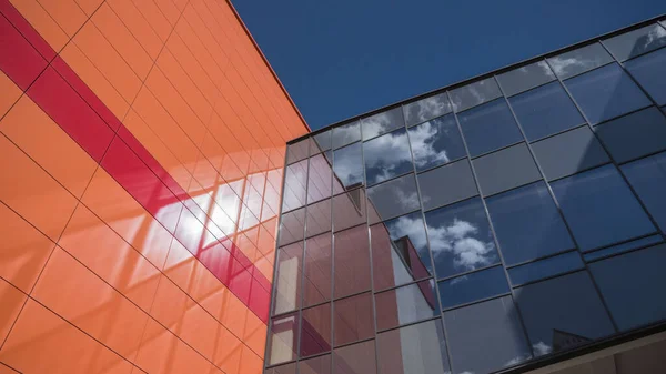 Fragmento Fachada Color Del Edificio Contra Cielo —  Fotos de Stock